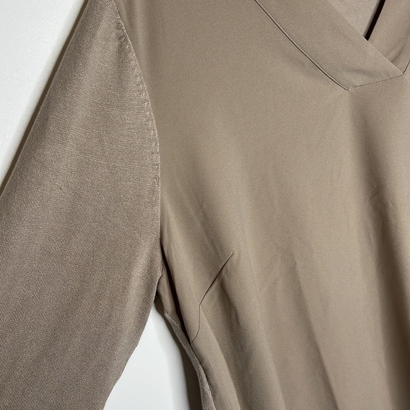Soft Surroundings 1x Beige Long Sleeve V Neck Top - Picture 4 of 9